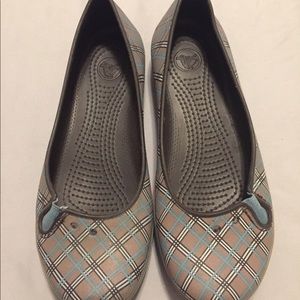 Size 7w Plaid Crocs